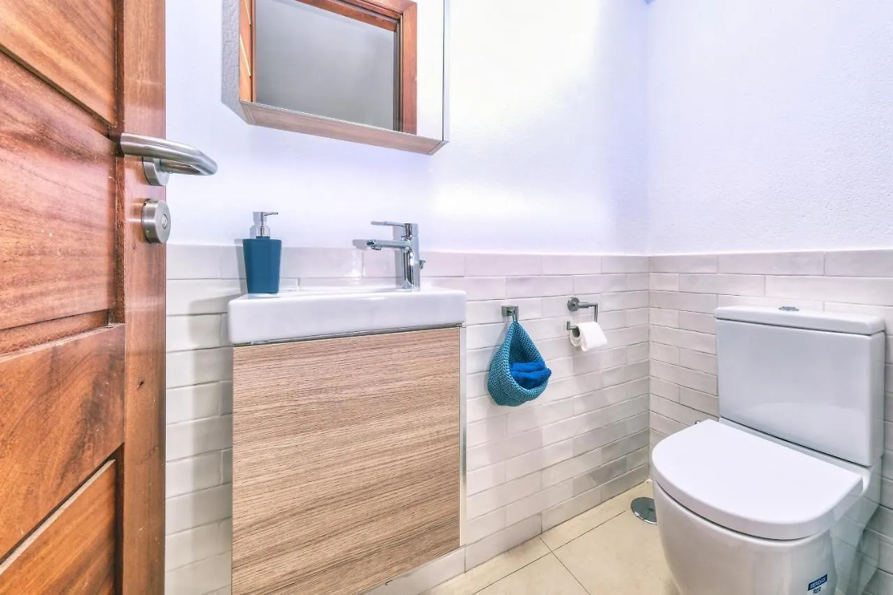 Casa Bleu 2 Floors ,2 Bedrooms ,Equipped Kitchen ,Balcony ,Terrace And Grill Puerto Calero 0*,  İspanya